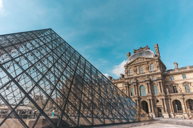 Louvre Müzesi Calisma Saatleri